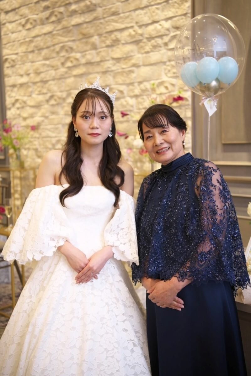 RS COUTURE（アールエス・クチュール）のビーズ刺繍ボレロドレスを実際にご着用いただいたお客様のお写真